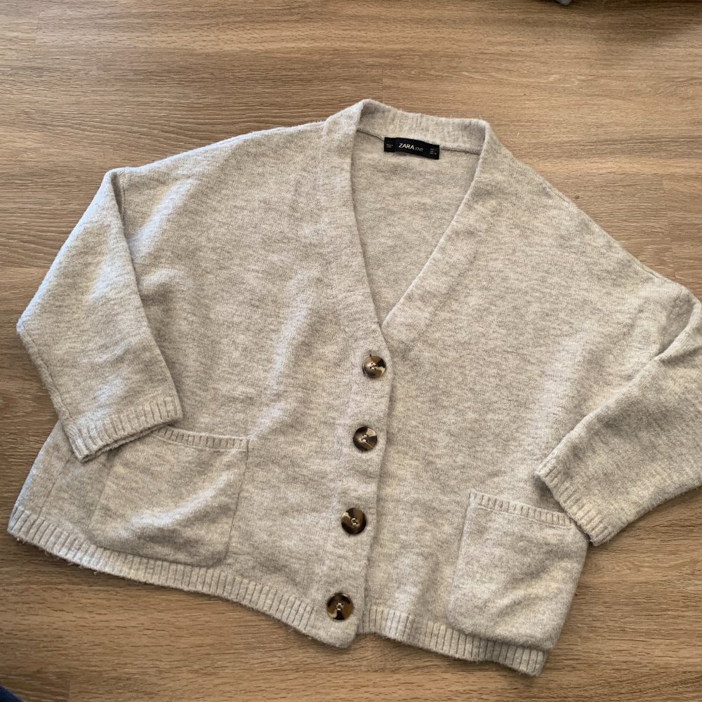 Zara Women's Light Gray V-Neck Button Cardigan